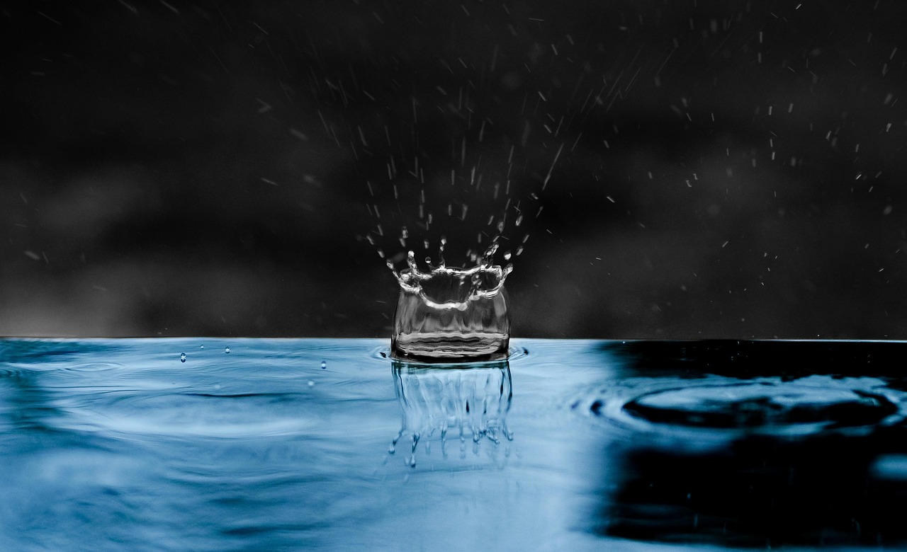 雨滴中的诗意，探索雨字取名的寓意与象征