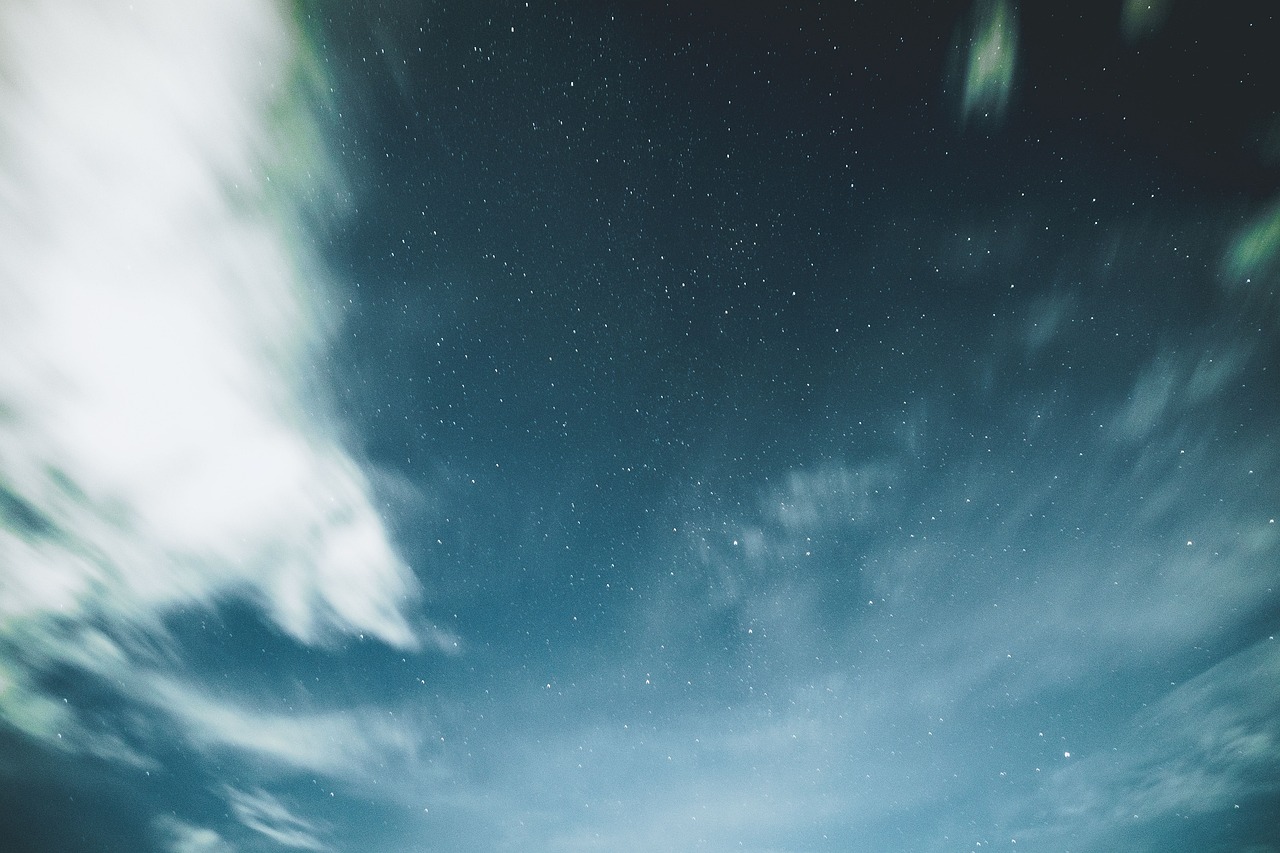 星辰璀璨，名字中的国学韵味——以让星星发亮为灵感的姓名探索