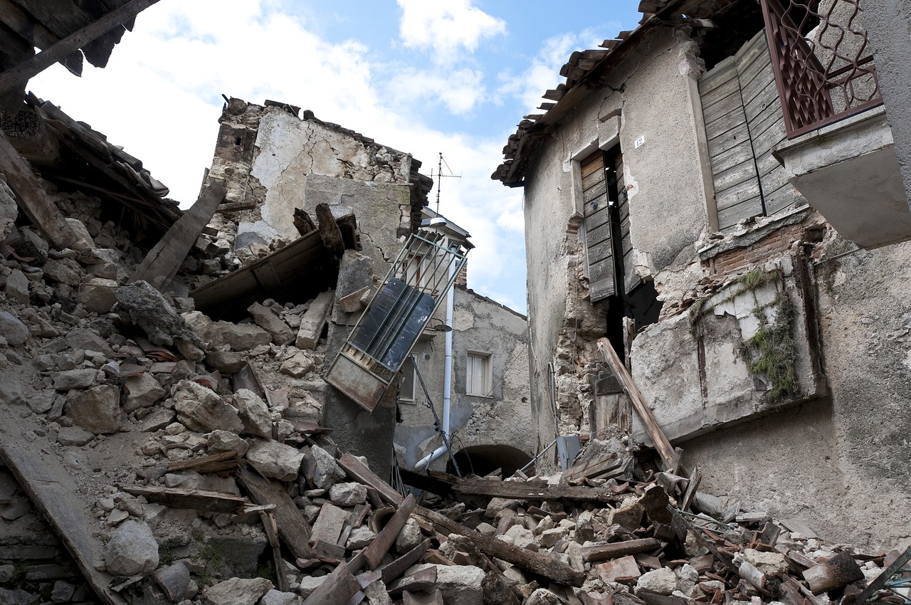 日本地震死亡人数达四百六十二人，灾难下的生命与社会的反思