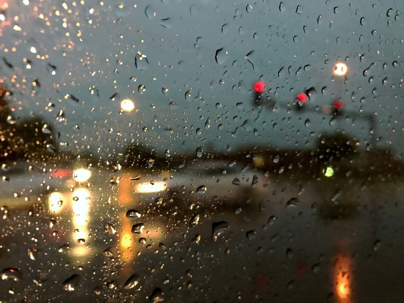 雨，诗意与寓意的融合—探索雨字在取名中的意义